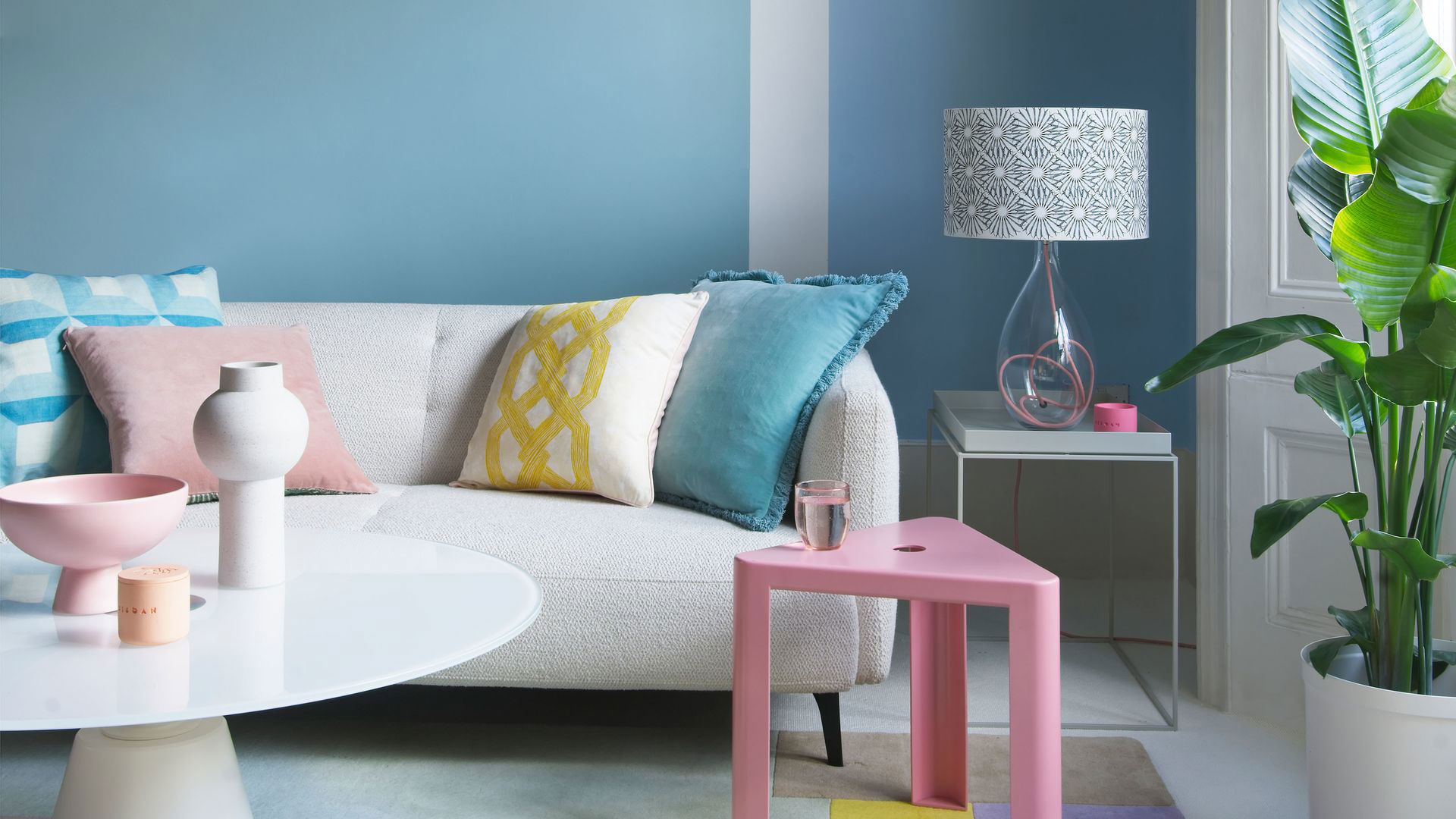Small living room styling mistakes you should always avoid, according ...