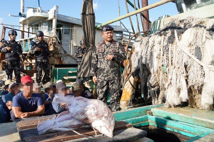 2 kapal misterius berbendera rusia yang curi ikan di ri ternyata asal china