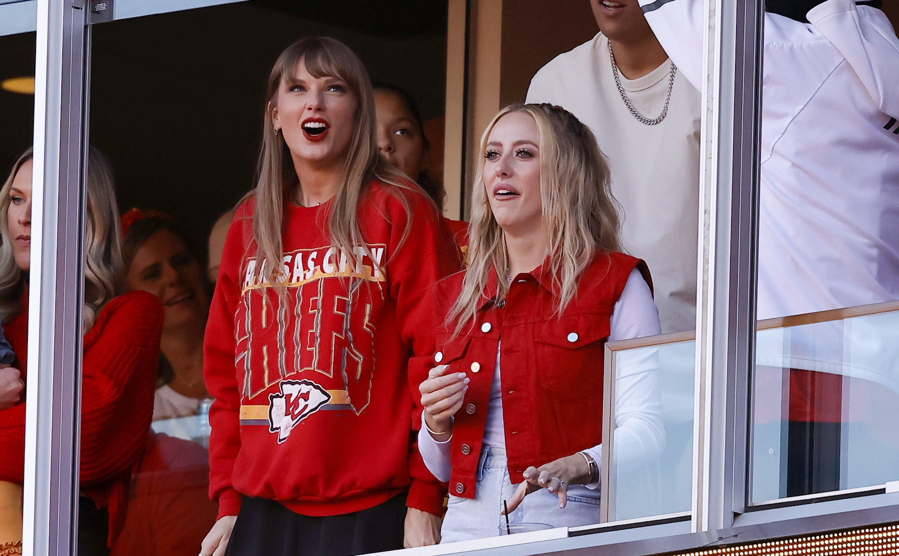 Lucky Charm? Taylor Swift Attends Fourth Chiefs Game to Cheer on Travis ...