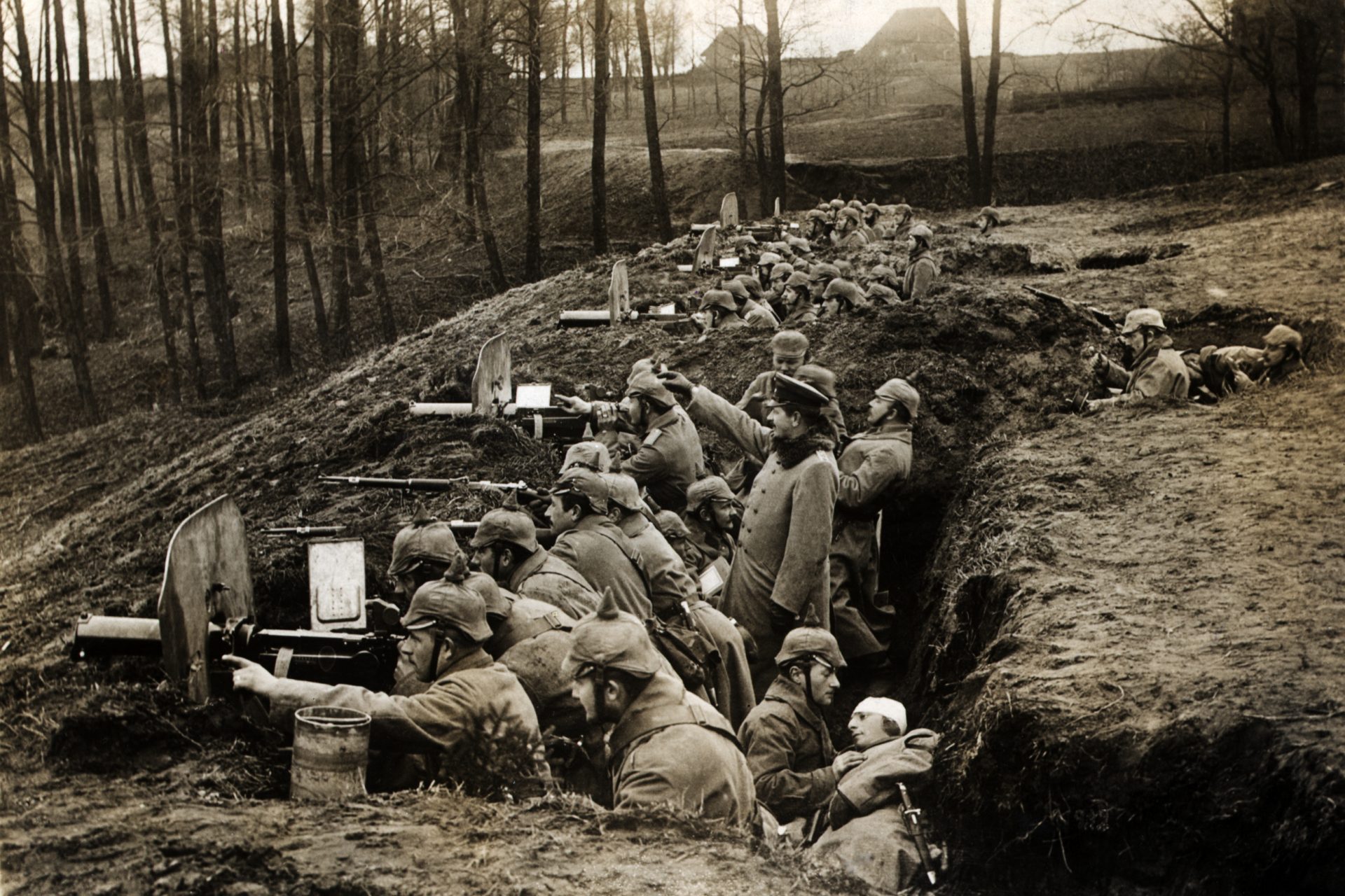 Люди в окопах. Битва при Гумбиннене 1914. Битва на Мазурских Озерах 1914.