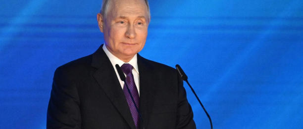 “Putin ha avuto un arresto cardiaco, trovato in terra vicino a un tavolo con bevande e cibo”. Cosa sappiamo