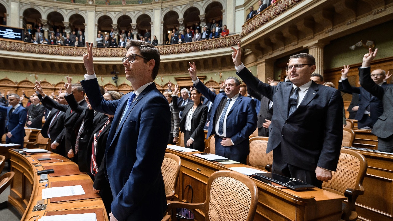 Парламент политика