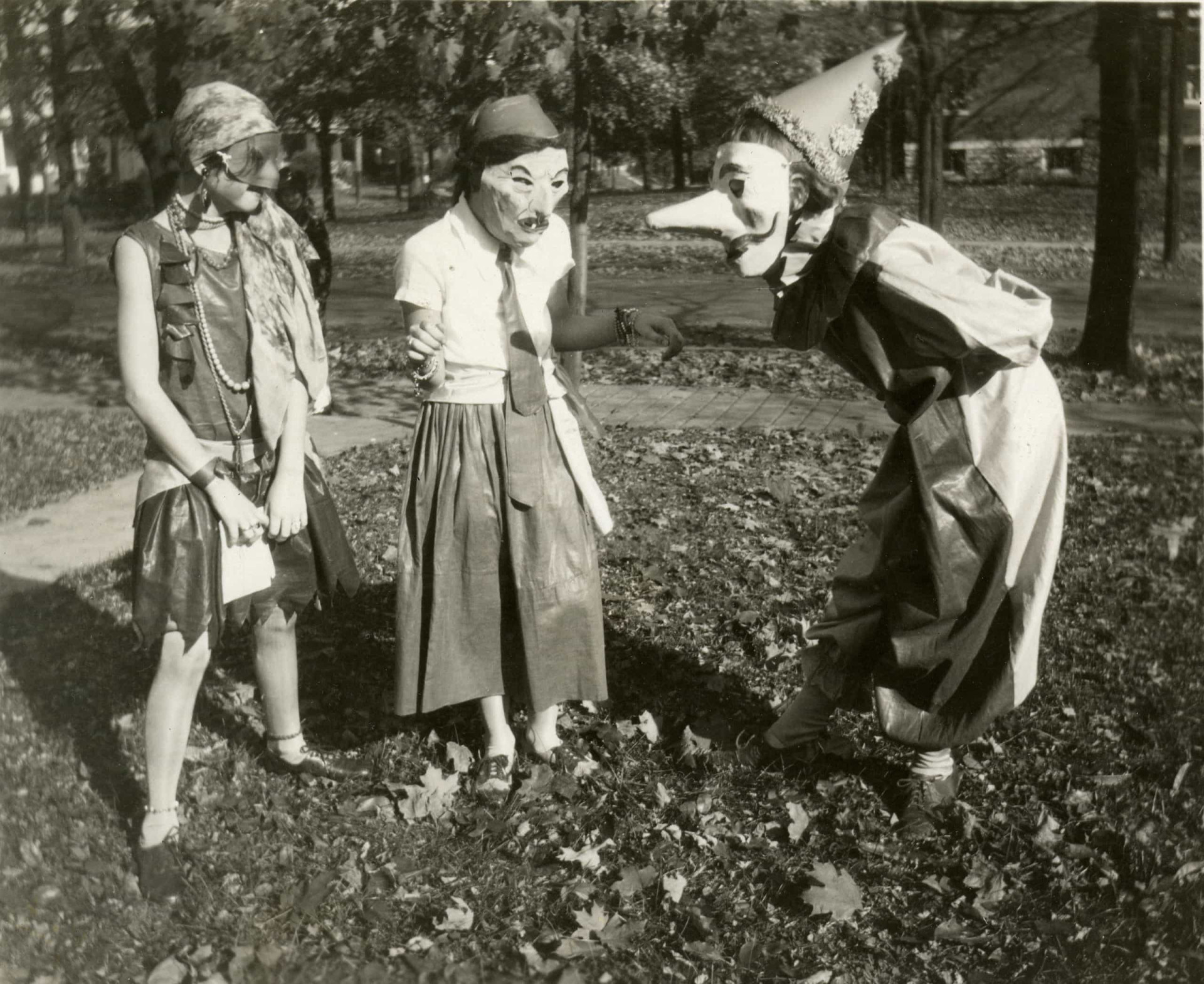 Fotos: Fotos antigas mostram fantasias bizarras para o Dia das Bruxas -  30/10/2012 - UOL Notícias