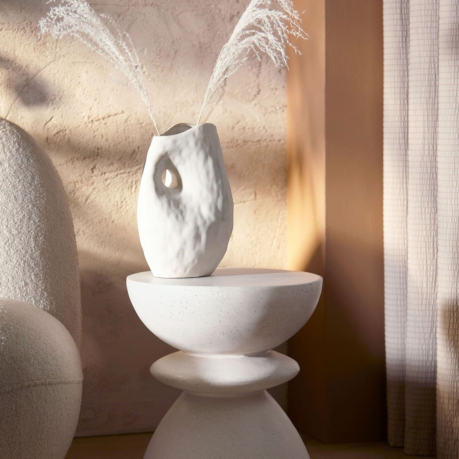 The Emerging Side Table Trend That Every Stylish Living Room Will Have   AA1iKXyJ.img