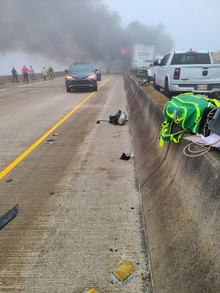 Death Toll In I 55 Pile Up Climbs To 8