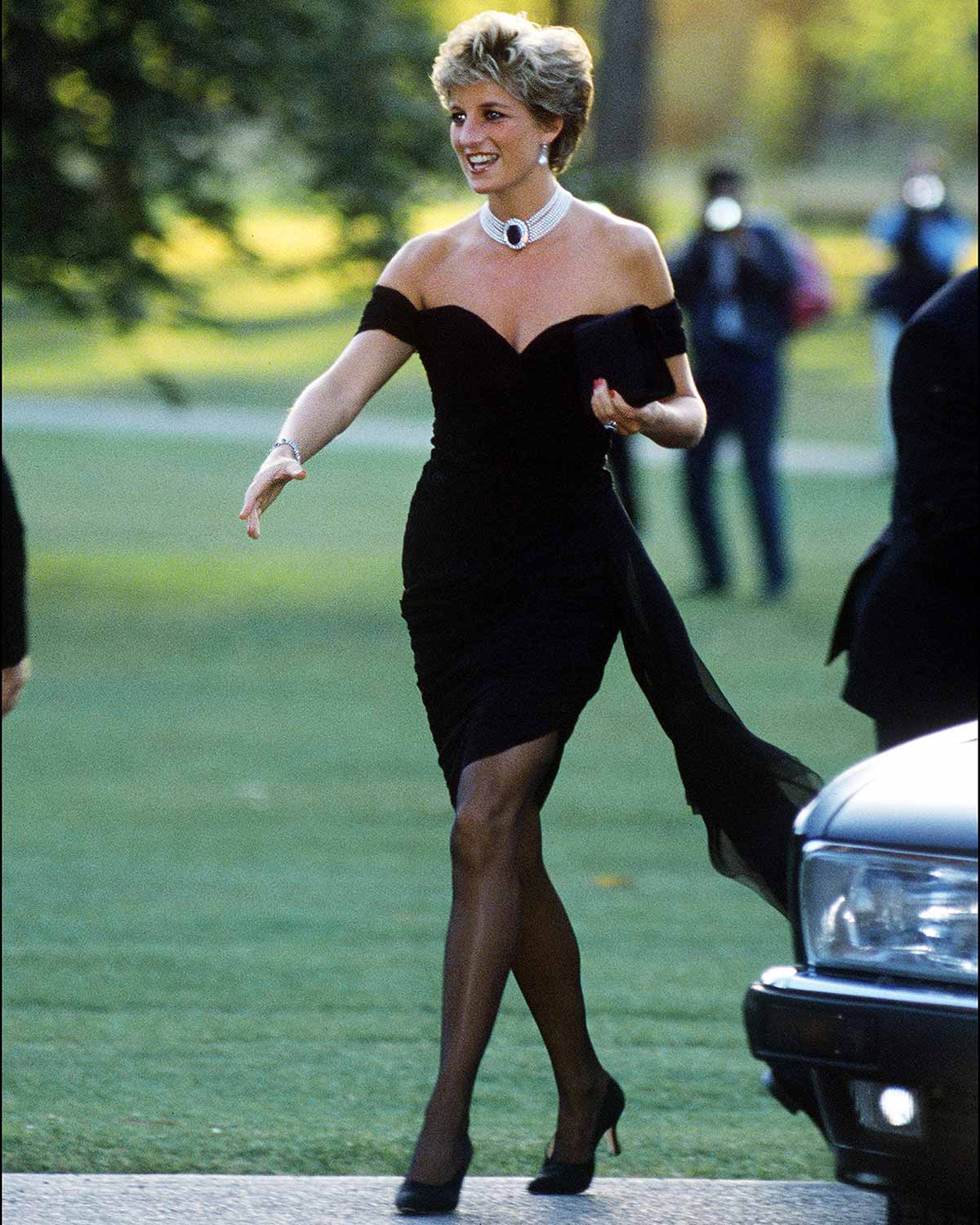 15 Vintage Photos of Princess Diana's Most Iconic Outfits