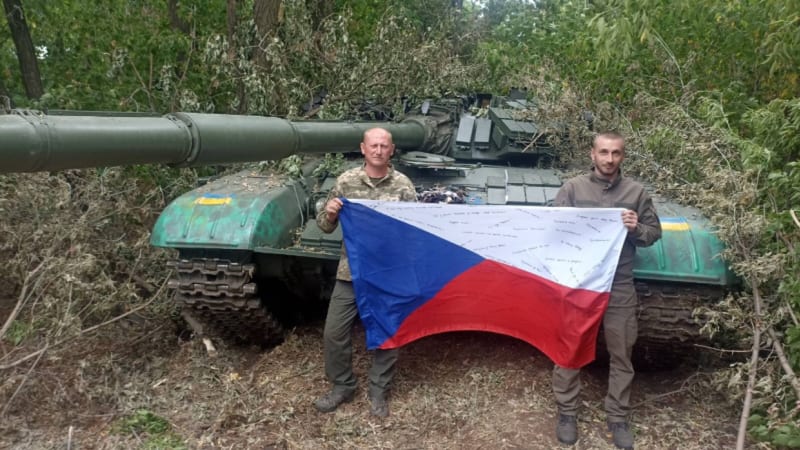 tank václav řádí na ukrajině. podívejte se na unikátní záběry, jak likvidoval okupanty