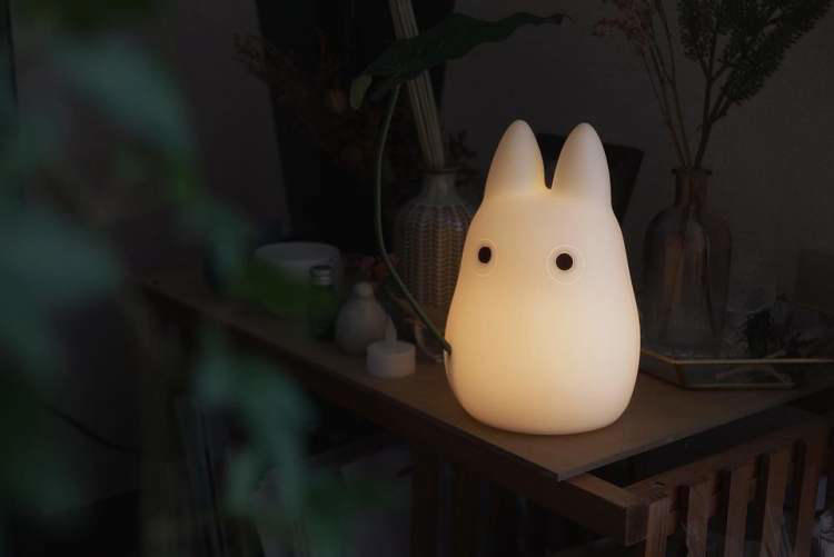 吉卜力工作室推出「小龍貓夜燈」：一上市就賣到缺貨，現在可以在「這裡」買到了！