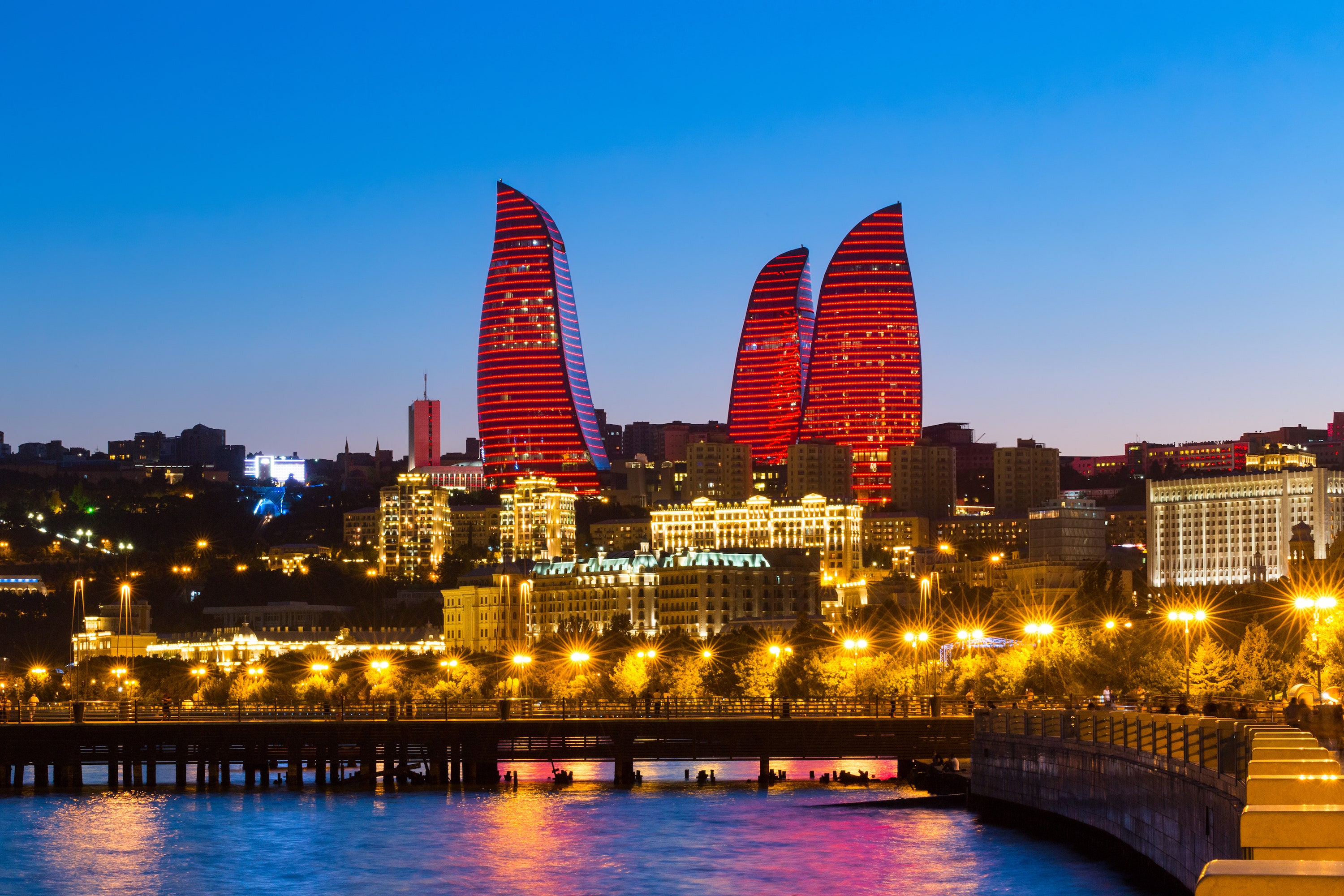 Какая столица у азербайджана. Баку 3 башни. Баку столица. Баку 2022 город. Flame Towers Азербайджан.
