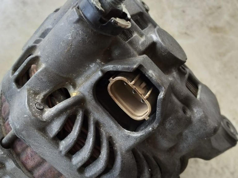 Kenapa IC Regulator Alternator Rusak Bikin Aki Mobil Overcharge, Ini