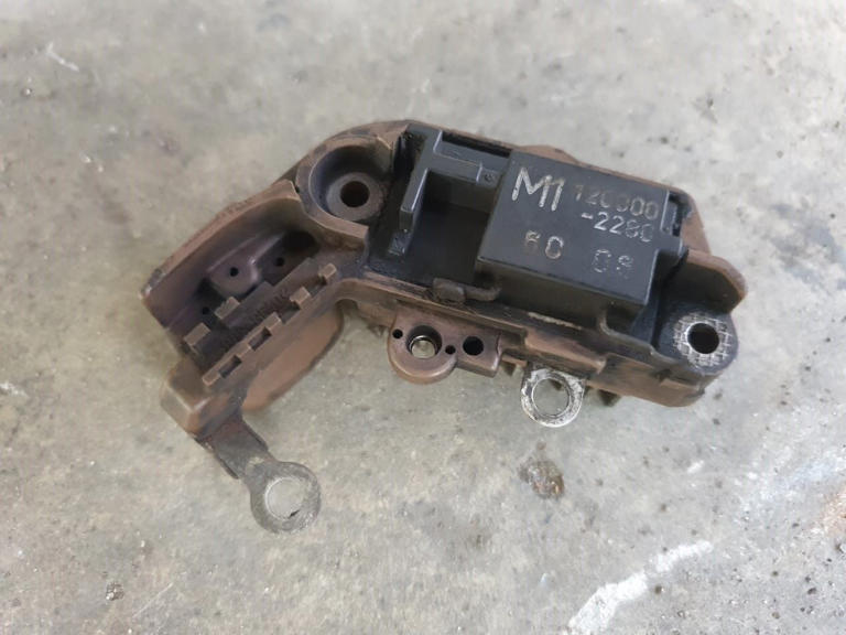 Kenapa IC Regulator Alternator Rusak Bikin Aki Mobil Overcharge, Ini