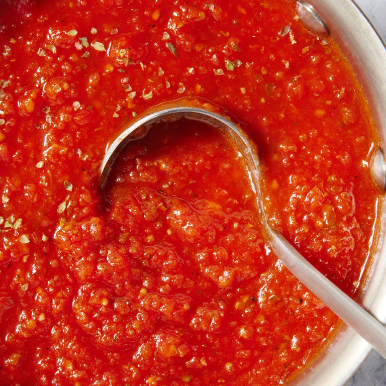 Homemade Pizza Sauce Is Easier, Cheaper & More Delicious Than The ...