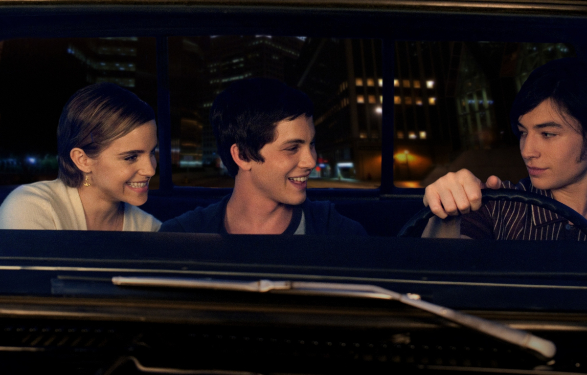<p>The Perks of Being a Wallflower was directed by Stephen Chbosky in 2012 and is based on the eponymous novel written by Chbosky himself. The director and writer played a significant role in the adaptation, which contributed to maintaining the essence of the story and the characters.</p> <p>The film captures many of the key elements of the book and features a talented cast that includes Logan Lerman, Emma Watson and Ezra Miller in the leading roles. The critics did nothing but praise the performances of the stars, especially for their ability to convey the emotional complexities of the characters in an authentic way.</p>