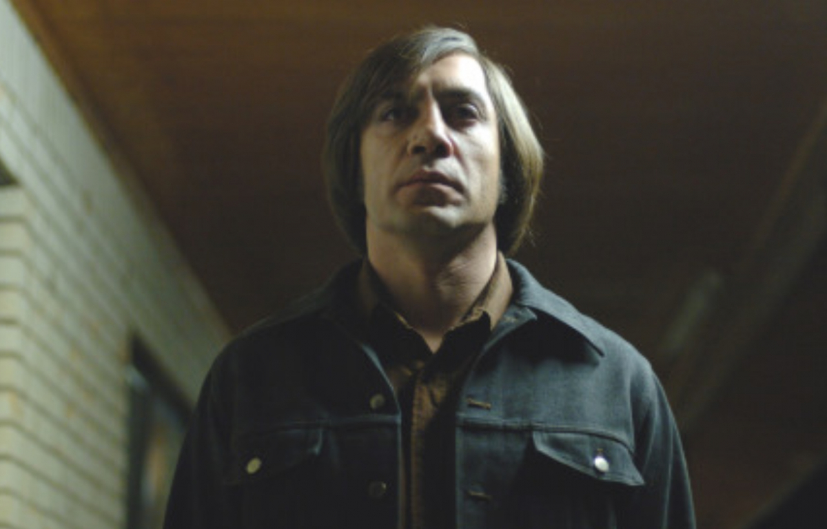 <p>No Country for Old Men was directed by the Coen brothers, Joel and Ethan, in 2007. It was not only acclaimed for its story and cast but also for the great job the filmmakers did with the concept, perfectly capturing the dark and tense atmosphere of the plot, which is based on the novel of the same name written by Cormac McCarthy.</p> <p>Although it’s a movie that doesn’t adhere to traditional Hollywood conventions, it had a solid box office success and found an appreciative audience. Tommy Lee Jones, Josh Brolin, Javier Bardem and Woody Harrelson are the ones who bring the main characters of the project to life, which addresses profound themes such as violence, morality, and the inevitability of the passage of time.</p>