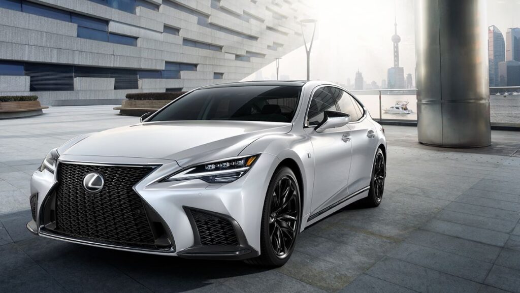 EE.UU. Lexus sube los precios y da a conocer el nuevo valor del LS del 2024