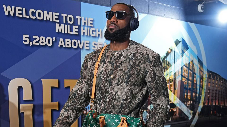 Look of the Week: LeBron James flies the flag for the man bag
