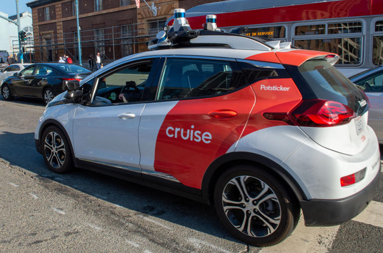 05 November 2019, US, San Francisco: A robot car of the General Motors subsidiary Cruise is on a test drive. Photo: Andrej Sokolow/dpa (Photo by Andrej Sokolow/picture alliance via Getty Images)
