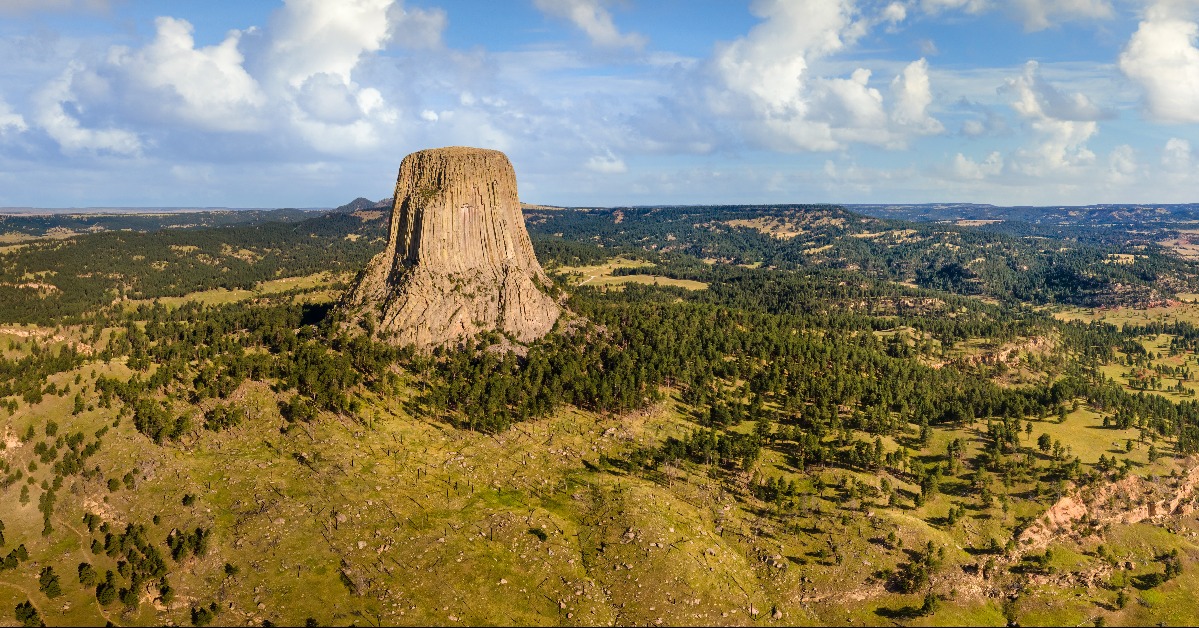 <p> Devils Tower National Monument looms over the landscape of northern Wyoming, and it's a sight to behold from the cottonwood-shaded Belle Fourche River Campground.  </p> <p> You can use the campground as your base to go hiking or rock climbing during the day and to stargaze at night. The 43 RV campsites (all without hookups) are available on a first-come, first-served basis.</p><p>  <a href="https://financebuzz.com/retire-early-quiz?utm_source=msn&utm_medium=feed&synd_slide=7&synd_postid=14168&synd_backlink_title=Will+you+be+able+to+retire+early%3F+Take+this+quiz+to+find+out.&synd_backlink_position=5&synd_slug=retire-early-quiz">Will you be able to retire early? Take this quiz to find out.</a>  </p>