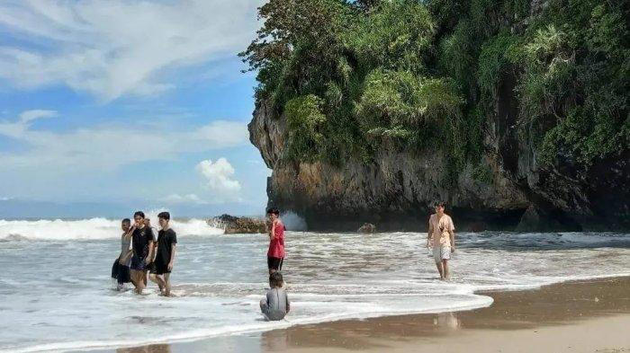 rekomendasi wisata pantai indah instagramable di lebak banten: pantai goa langir