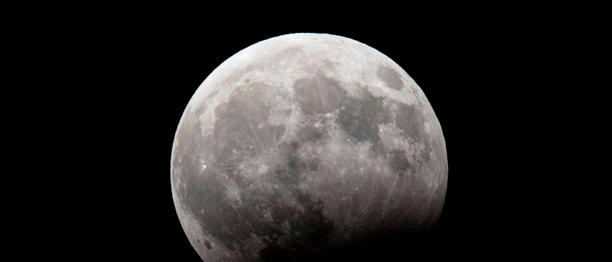 Eclissi lunare 28 ottobre: quando e come guardarla