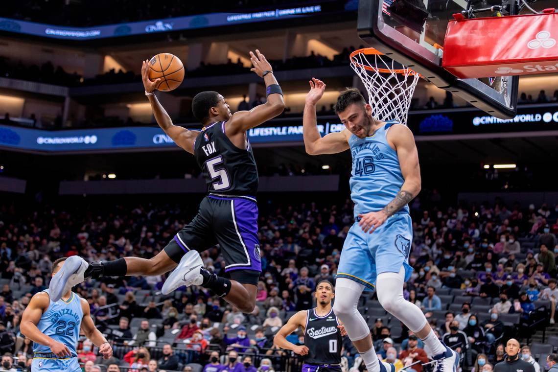 Сакраменто кингз даллас маверикс матч. Dunk King. Ja Morant poster Dunk Spurs. Backout Kings.