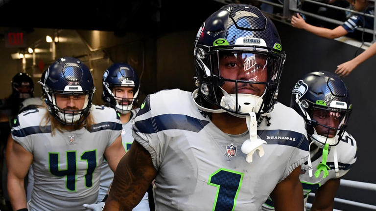 GLENDALE, ARIZONA - NOVEMBER 06: Dee Eskridge #1 of the Seattle Seahawks takes to the field prior to a game against the Arizona Cardinals at State Farm Stadium on November 06, 2022 in Glendale, Arizona. (Photo by Norm Hall/Getty Images)
