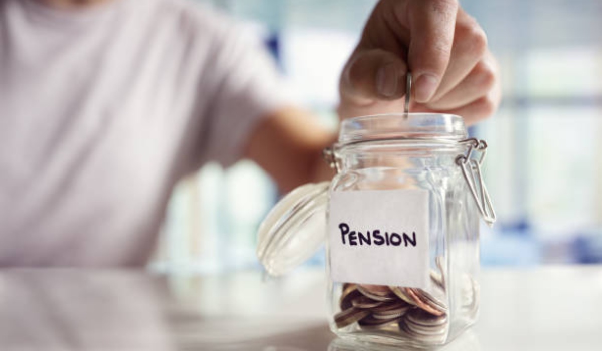 si iniciará la vida laboral ¿cómo saber si es mejor colpensiones o un fondo privado de pensiones?