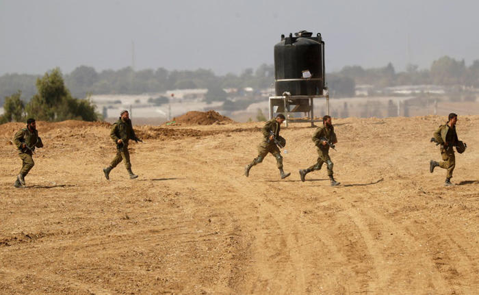 ejército israelí anuncia la muerte de 8 soldados en el sur de la franja de gaza