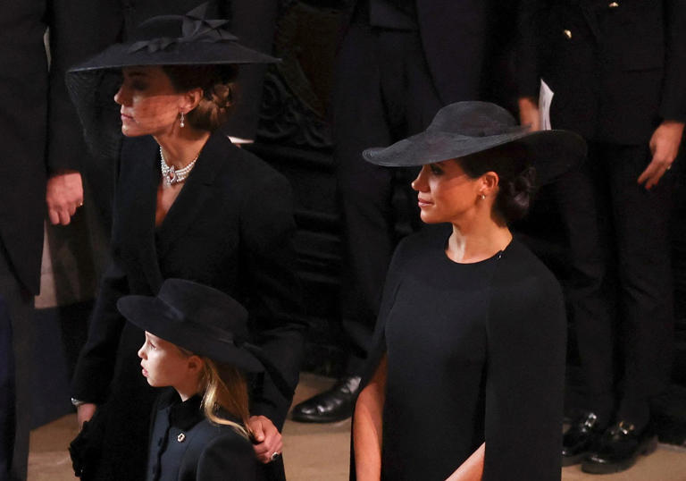 Awkward Moment Meghan Markle Touches Kate Middleton at Queen Elizabeth ...