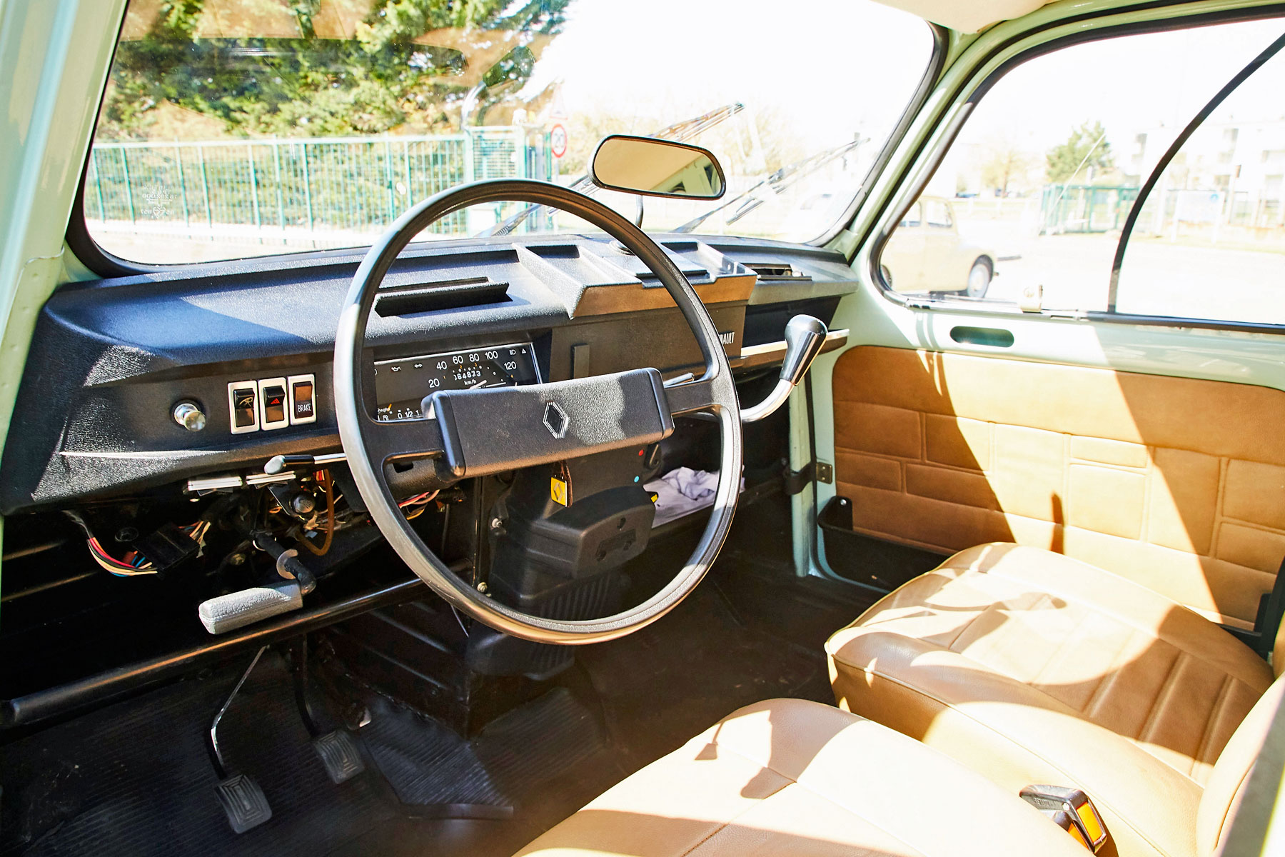 Внутри 16. Renault 4 Interior. Renault 4 салон. Renault 6 Interior. Renault r4 салон.