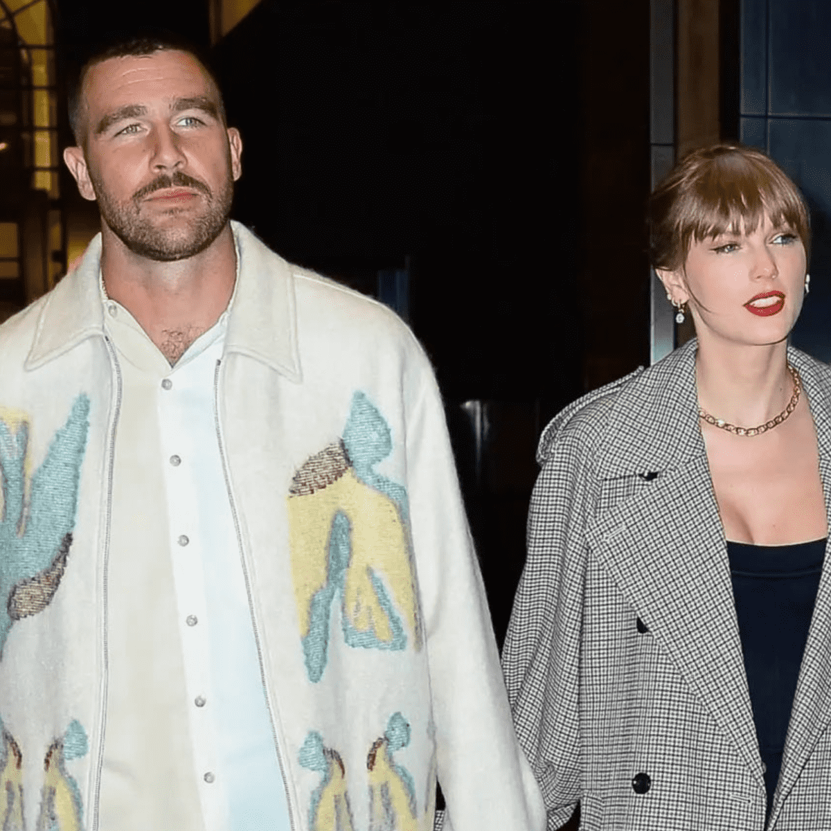 Taylor Swift Y Travis Kelce Agarrados De La Mano En Nueva York