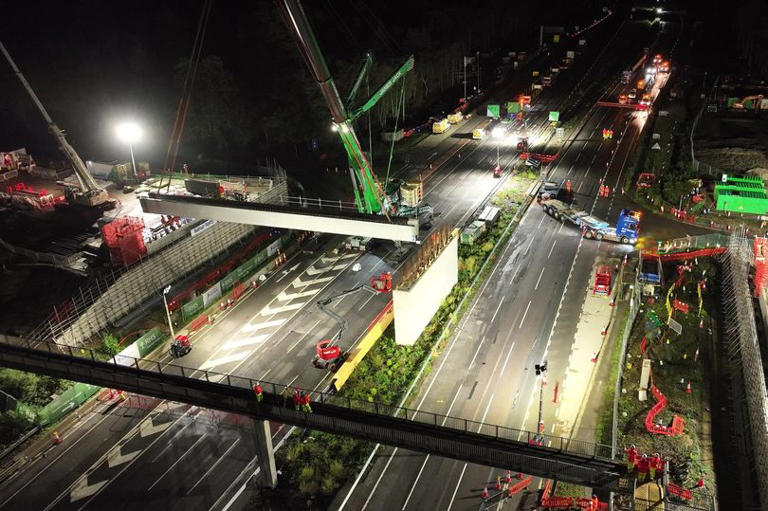 M25 to close for 13 hours this weekend to install 95m bridge