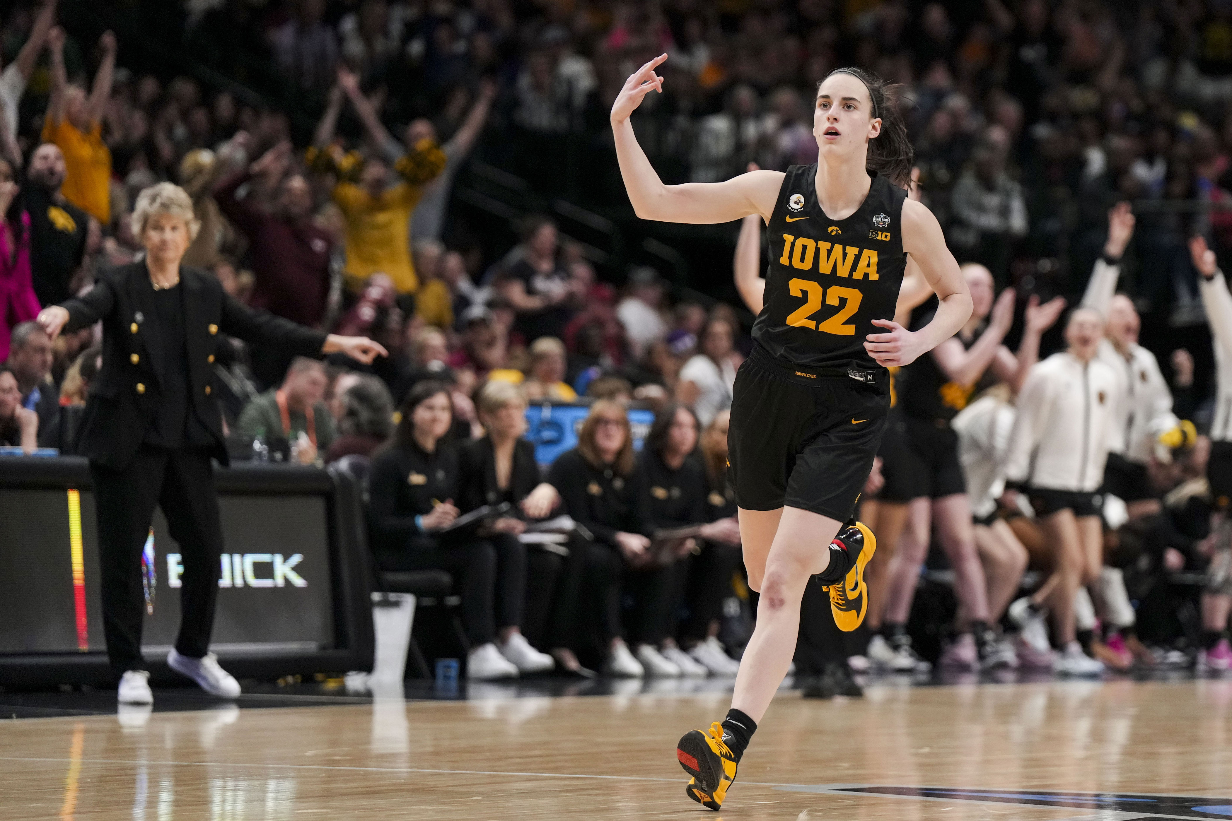 Caitlin Clark Iowa Set Ncaa Attendance Record In Exhibition At Kinnick Stadium 8355