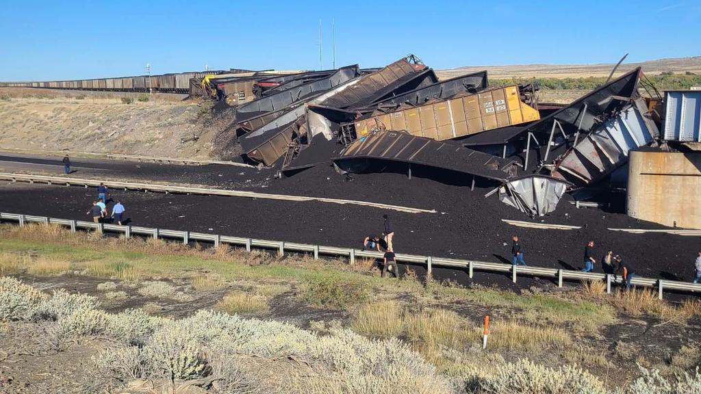 I25 both directions closed after train derails north of Pueblo