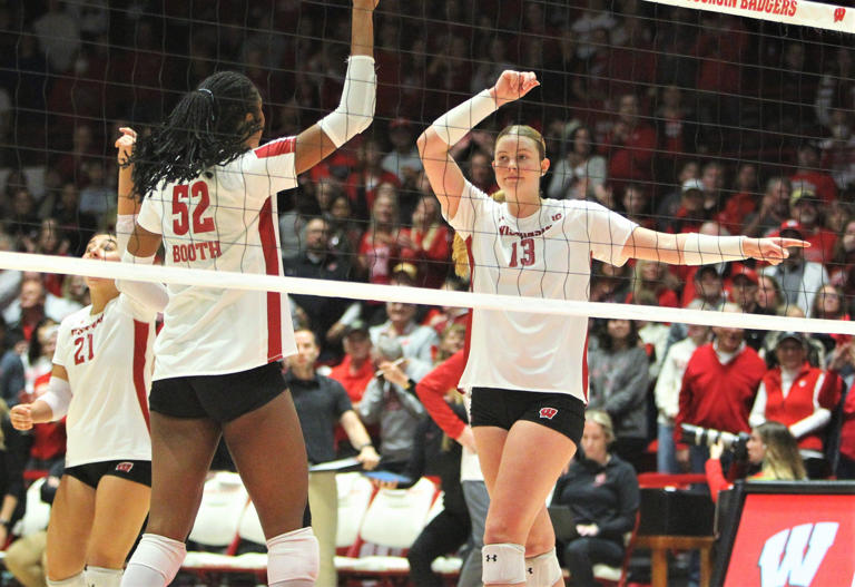 Wisconsin volleyball beats Penn State, advances to regional final ...