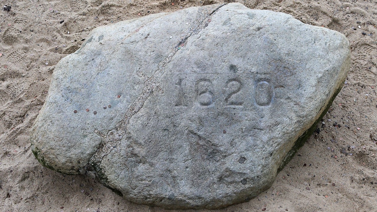 Камень на камне косой песня. Plymouth Rock. Плимут камень. Плимутский камень.