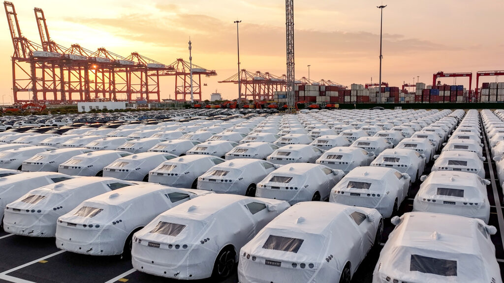 les ports européens sont encombrés de voitures électriques chinoises, mais pourquoi ?