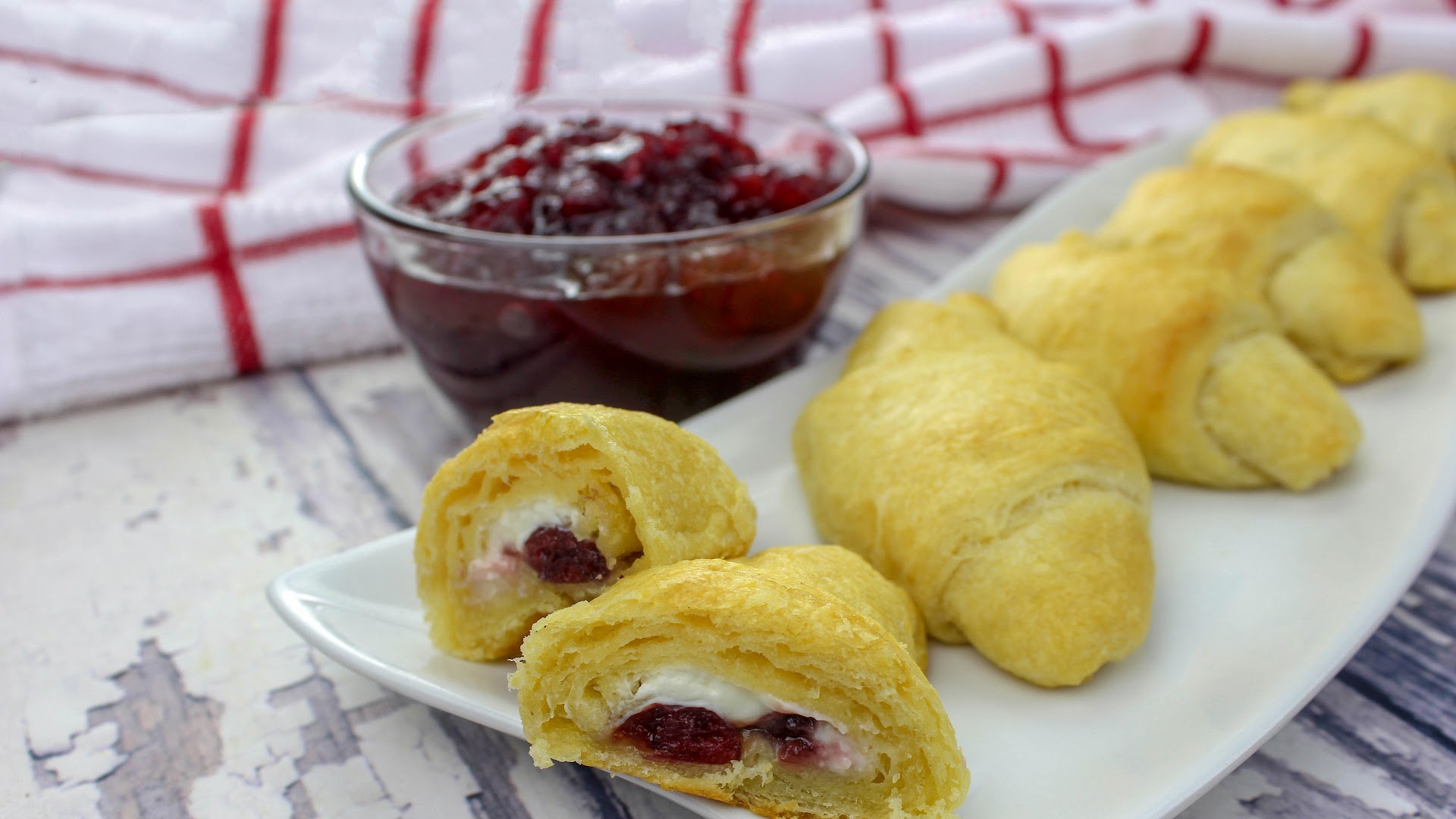 These Stuffed Crescent Rolls Will Be Fantastic Served At A Holiday Meal ...