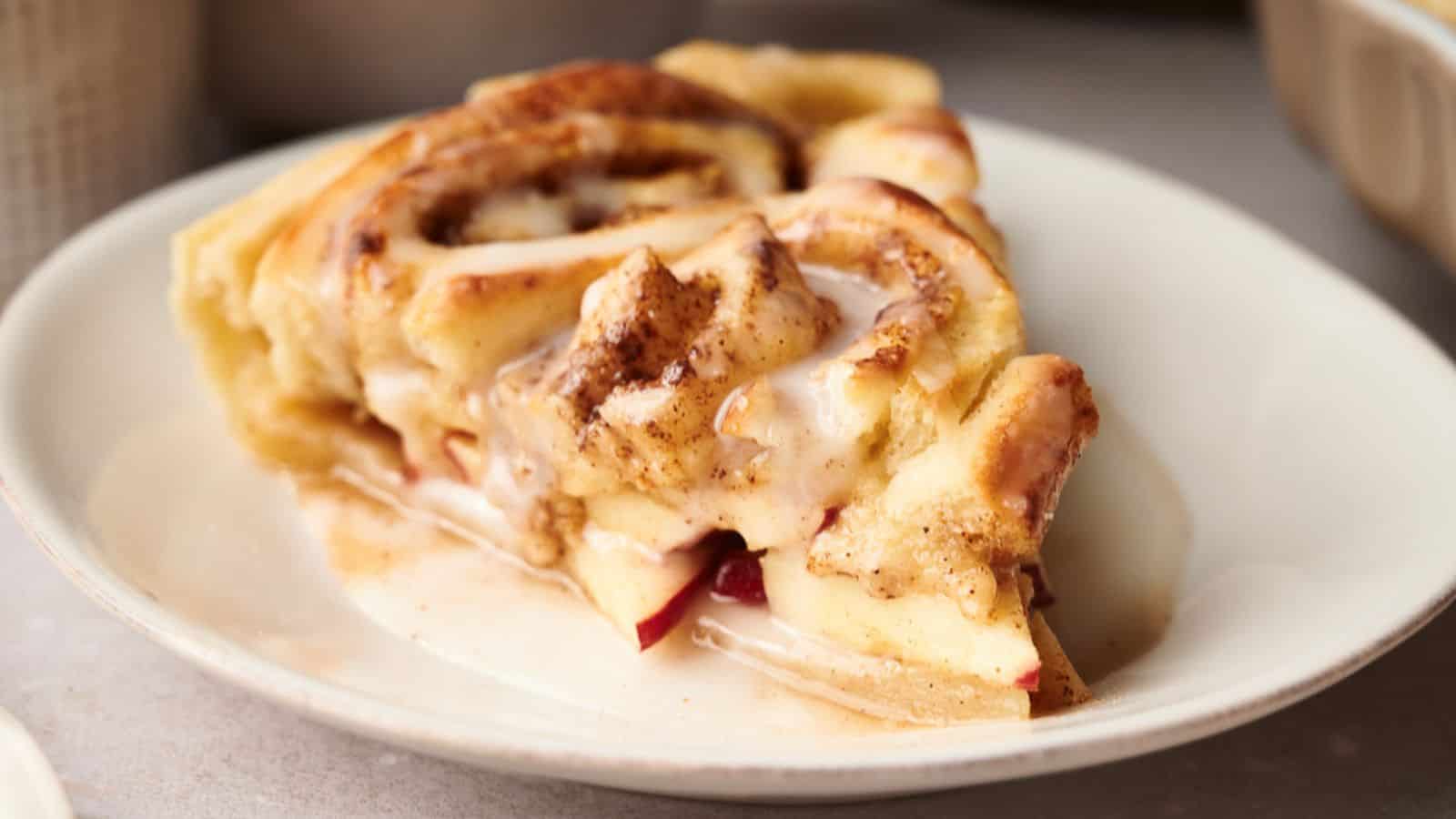 <p>Enjoy the flavors of a classic dessert with our Cinnamon Roll Apple Pie. It’s a dessert masterpiece that’s surprisingly easy to put together. A delightful treat with minimal effort.<br><strong>Get the Recipe: </strong><a href="https://www.splashoftaste.com/cinnamon-roll-apple-pie/?utm_source=msn&utm_medium=page&utm_campaign=msn">Cinnamon Roll Apple Pie</a></p>