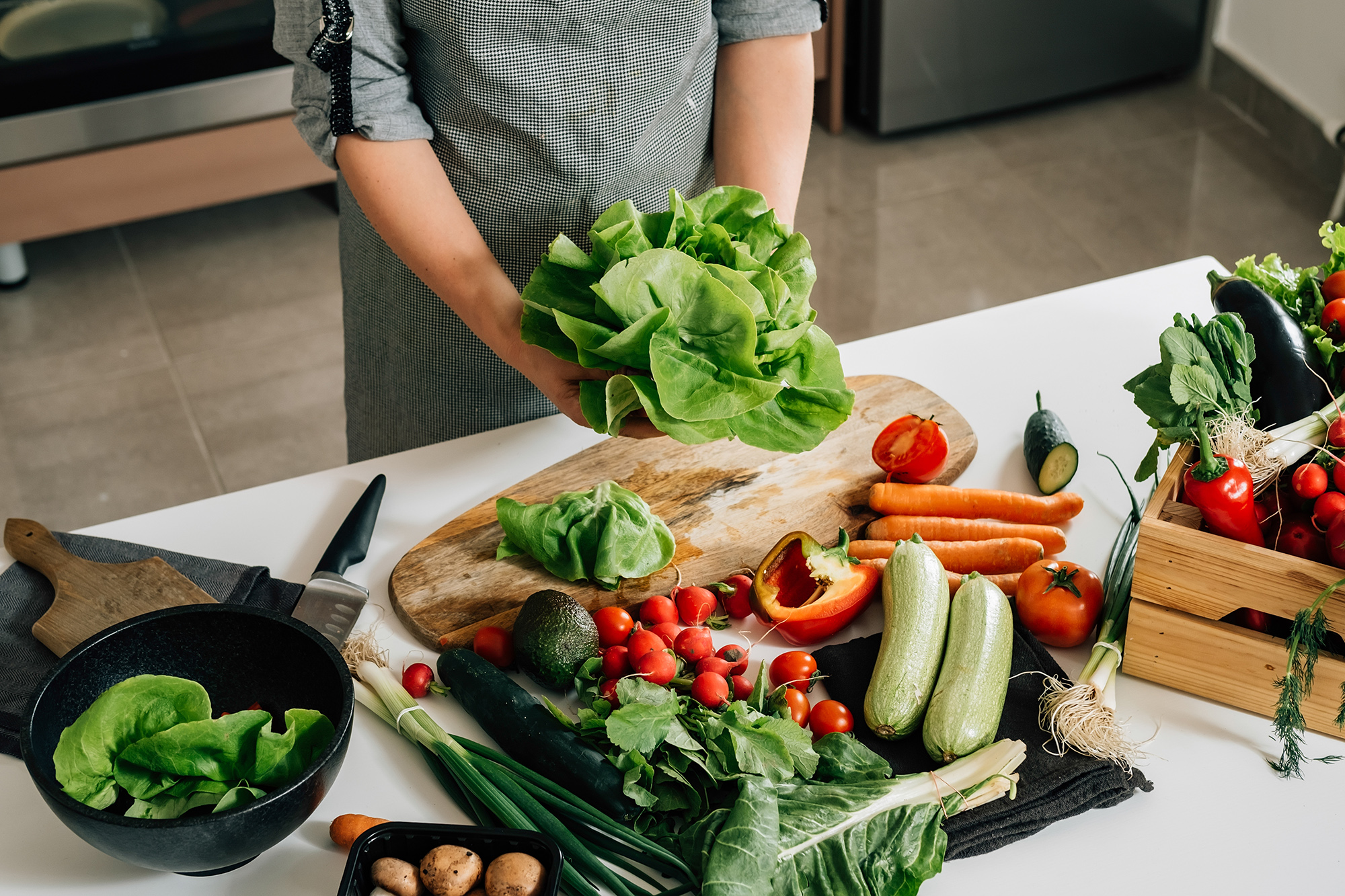 Cutting vegetables. Nutrients Journal.