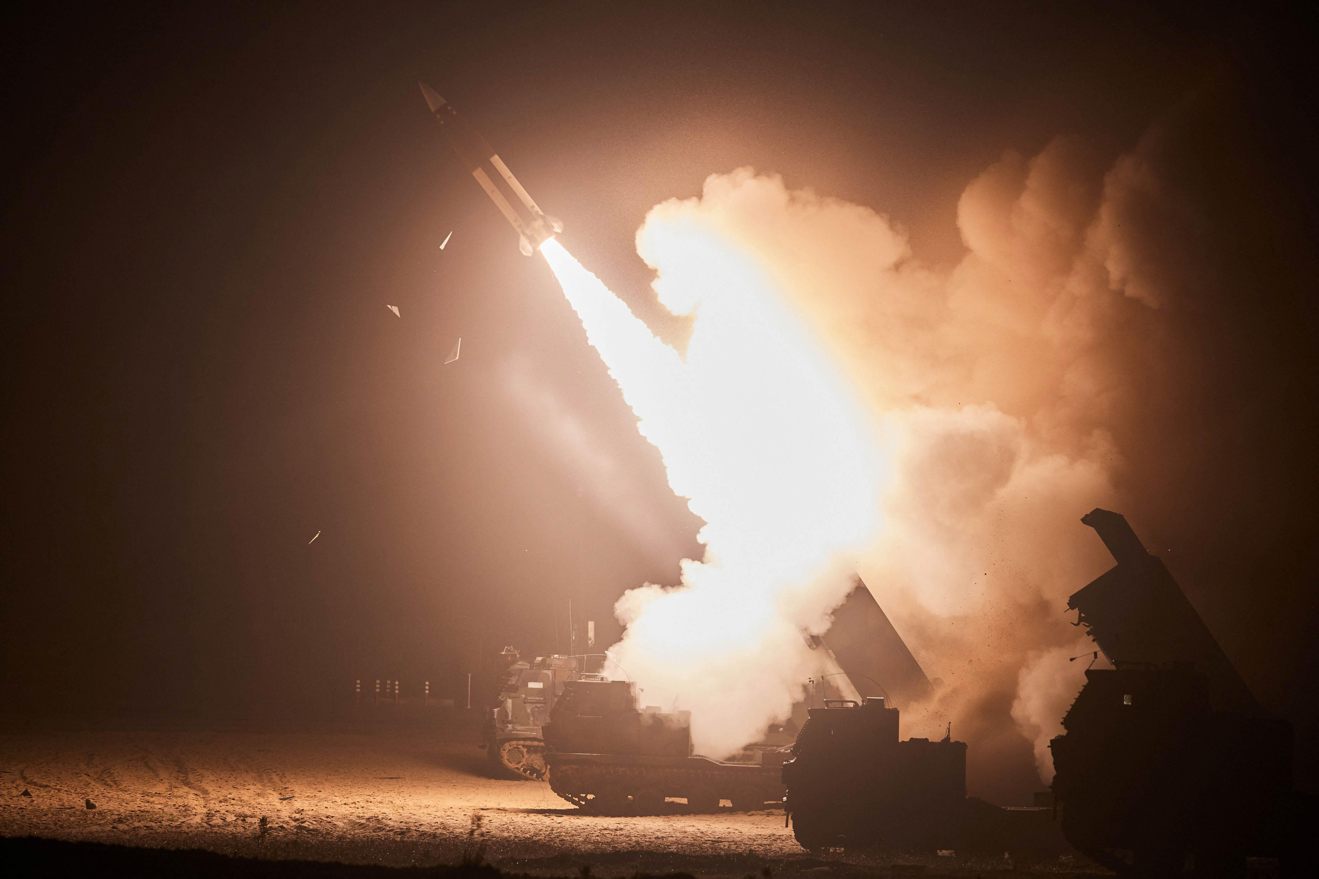 die ukrainer greifen eine russische militärbasis auf der krim an – offenbar haben sie weitere raketen von den usa erhalten