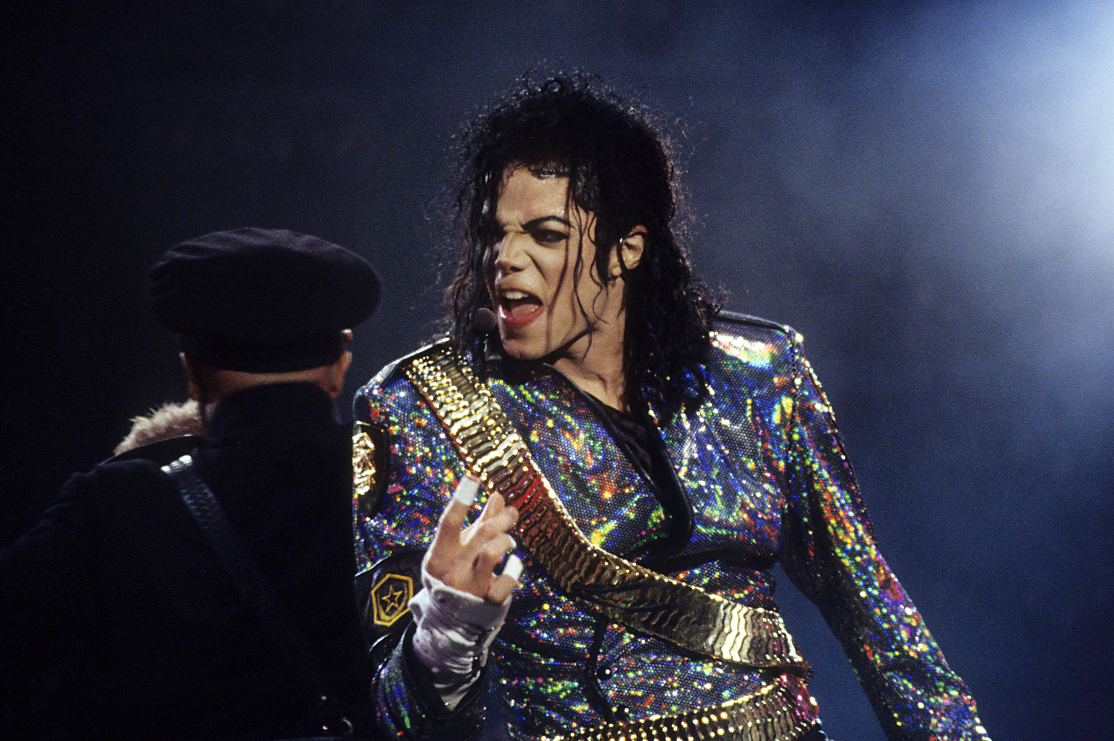 Известная поп музыка. Майкл Джексон. Майкл Джексон 1994. Майкл Джексон 2018. Майкл Джексон иллюминат.