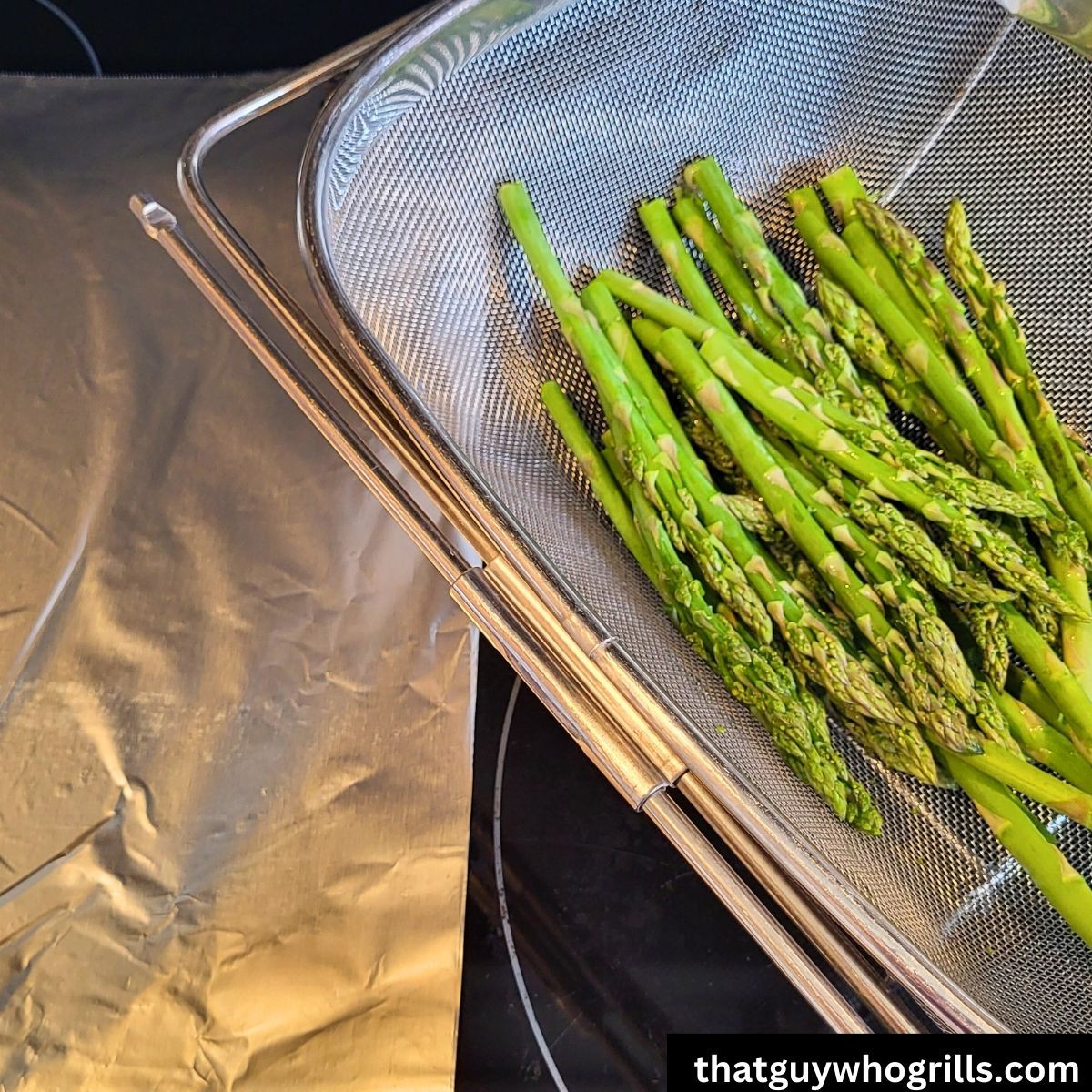 Cheesy Grilled Asparagus Foil Packets!