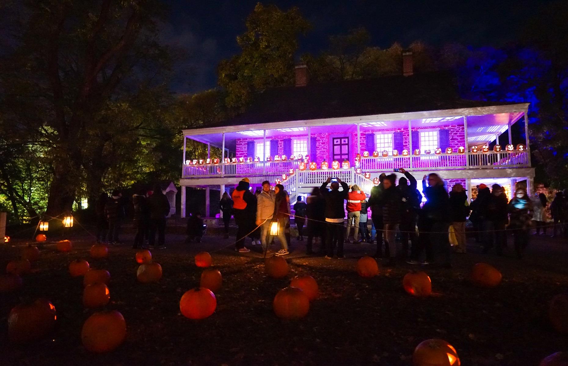 40+ Halloween houses in their best fancy dress