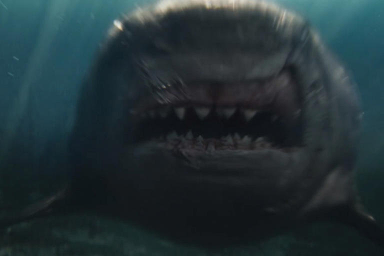《巨齿鲨：深渊》大结局后，留下4个未解之谜！苏茵的死最奇怪