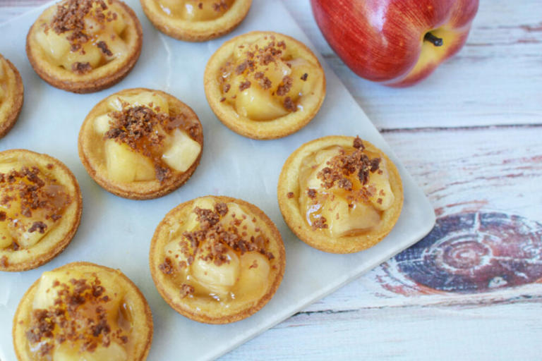 Easy Apple Pie Cookies Recipe with a Crumble Topping