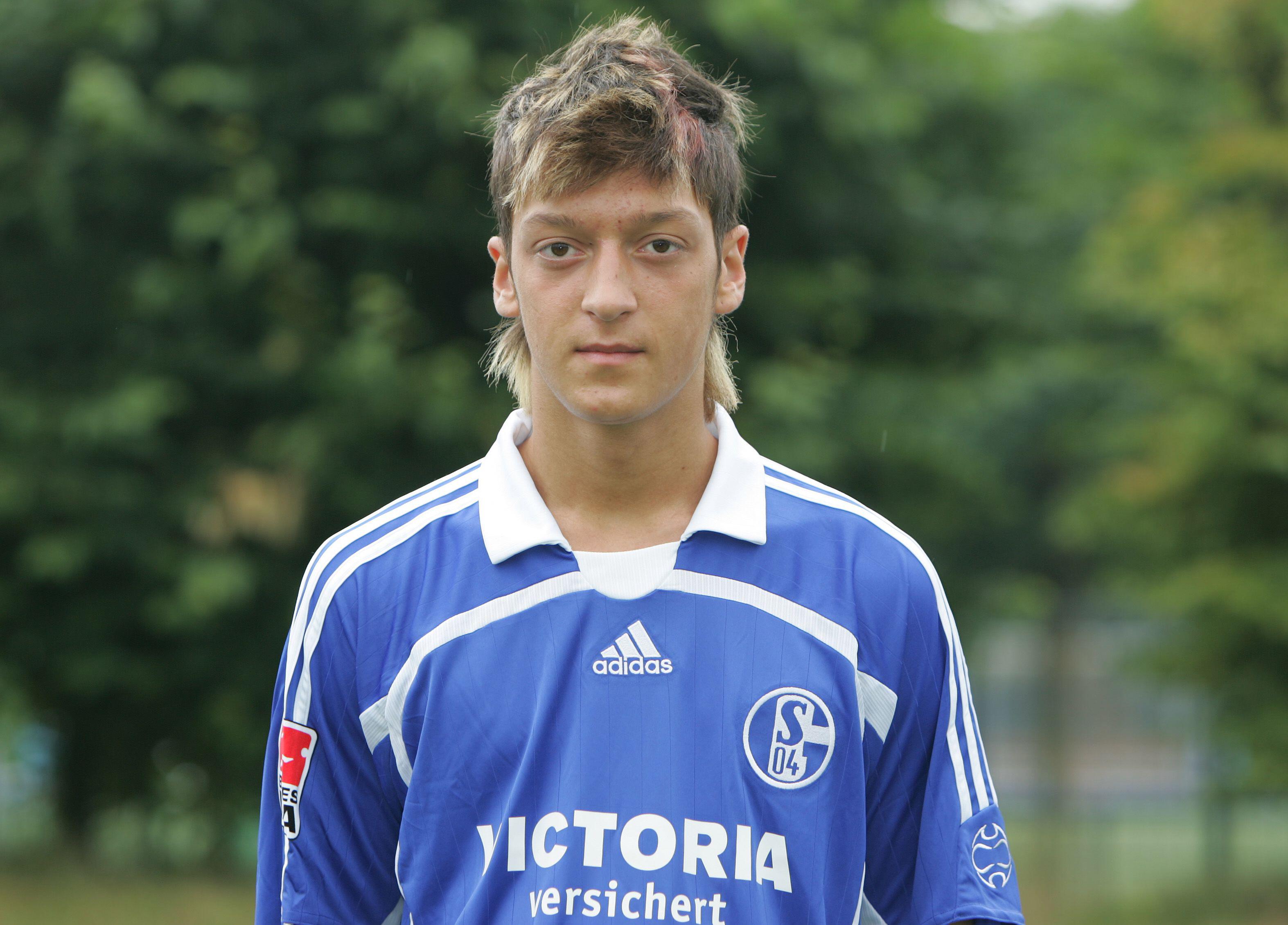 Футболист Mesut Ozil