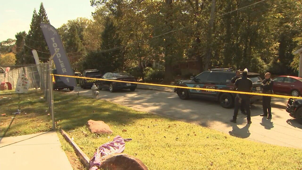 Man Woman Killed In Double Shooting At Southwest Atlanta Home Police Say