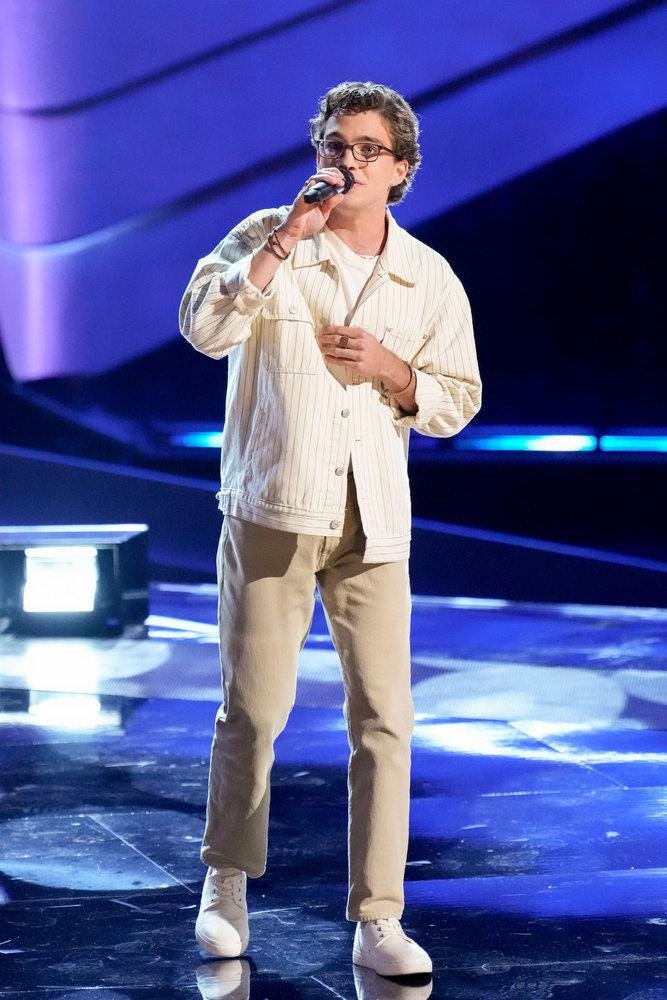 UI student Eli Ward 'serenades' Gwen Stefani on 'The Voice.' Will he