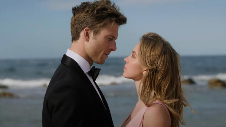  Glen Powell Compared His Relationship With Sydney Sweeney To Julia Roberts And George Clooney, And It Makes So Much Sense 